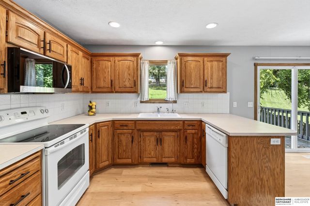 2606 Blackhawk Drive, Bellevue, NE 68123