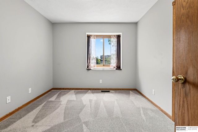 2606 Blackhawk Drive, Bellevue, NE 68123