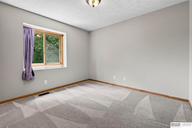 2606 Blackhawk Drive, Bellevue, NE 68123