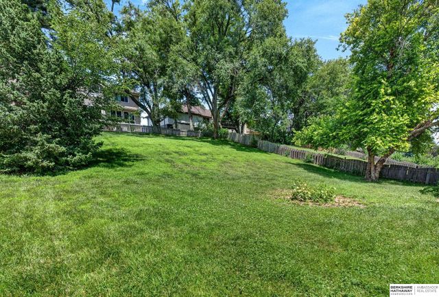 2606 Blackhawk Drive, Bellevue, NE 68123