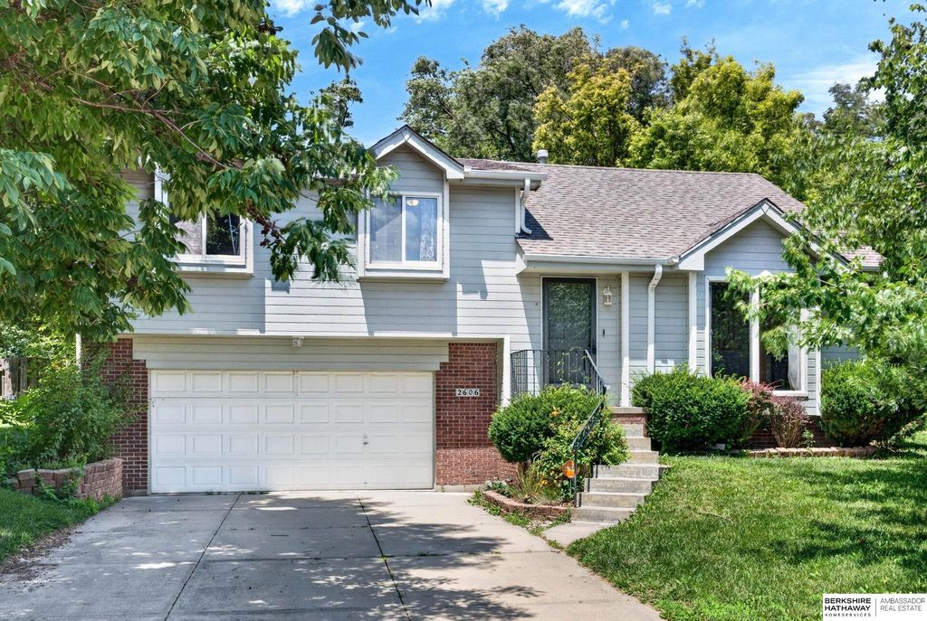 2606 Blackhawk Drive, Bellevue, NE 68123