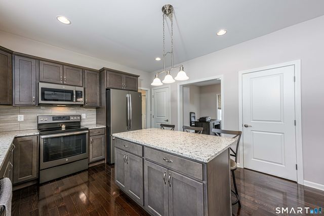 2 Farmington Drive, North Branford, CT 06472