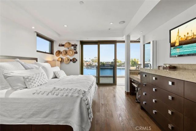 8 Beacon Bay, Newport Beach, CA 92660