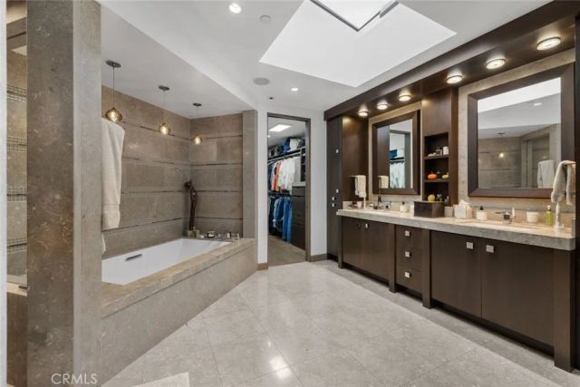 8 Beacon Bay, Newport Beach, CA 92660