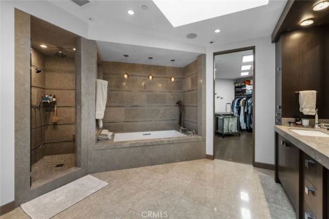 8 Beacon Bay, Newport Beach, CA 92660