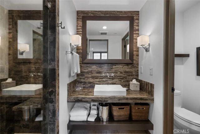 8 Beacon Bay, Newport Beach, CA 92660