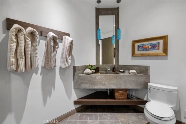 8 Beacon Bay, Newport Beach, CA 92660