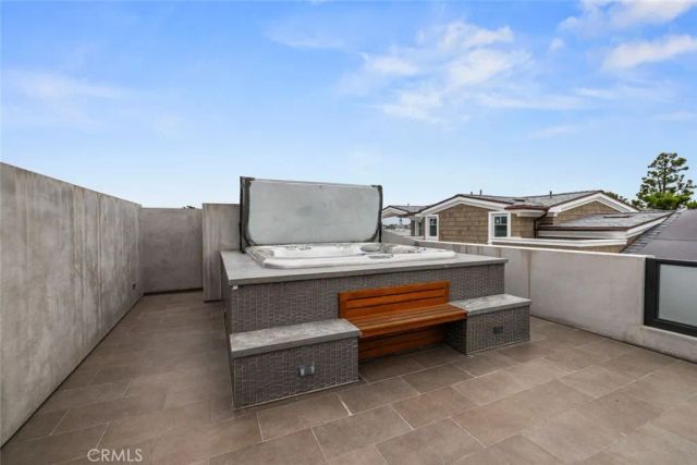 8 Beacon Bay, Newport Beach, CA 92660