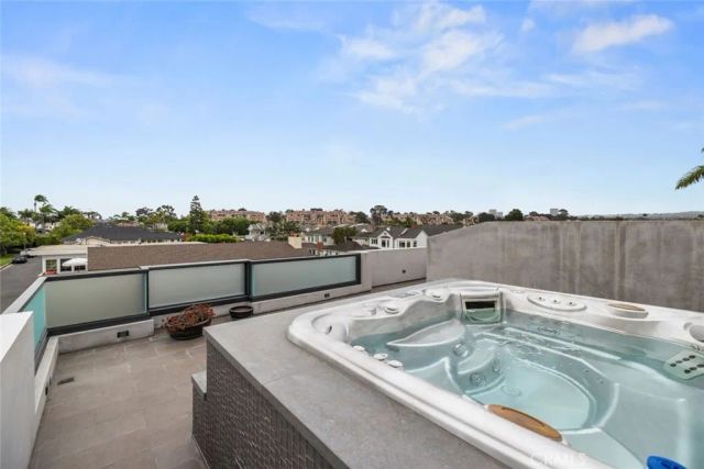 8 Beacon Bay, Newport Beach, CA 92660