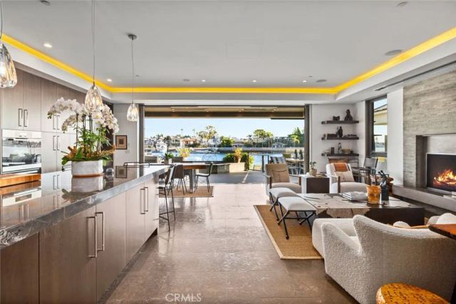 8 Beacon Bay, Newport Beach, CA 92660