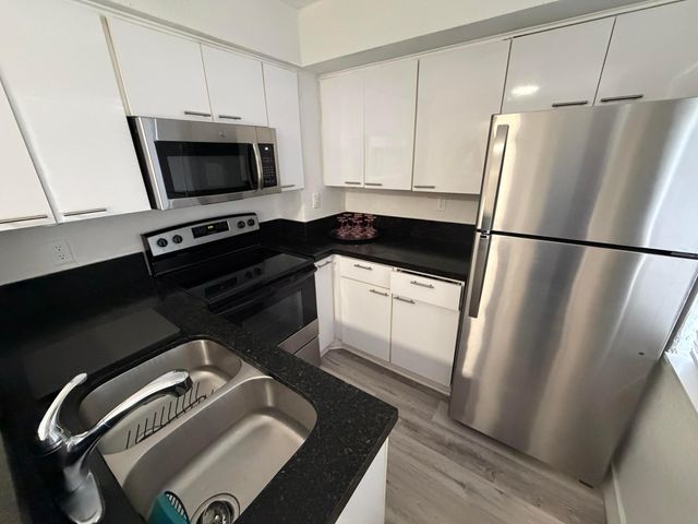 412 Sunset Drive 11, Pompano Beach, FL 33062