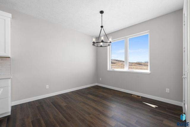 513 N Wildcat Dr Drive, Sioux Falls, SD 57110