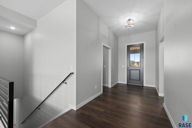 513 N Wildcat Dr Drive, Sioux Falls, SD 57110