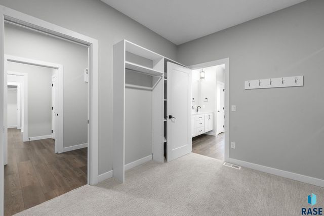 513 N Wildcat Dr Drive, Sioux Falls, SD 57110