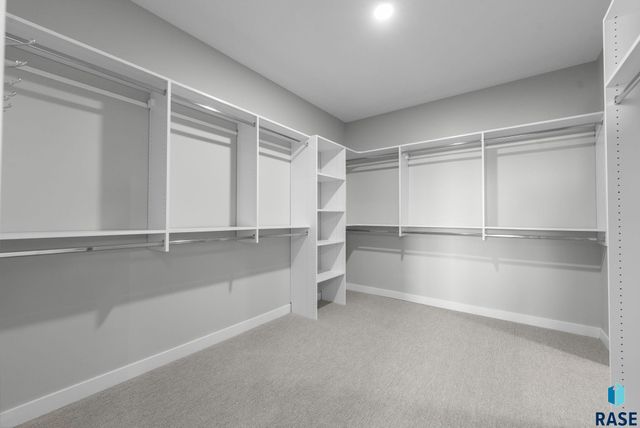 513 N Wildcat Dr Drive, Sioux Falls, SD 57110