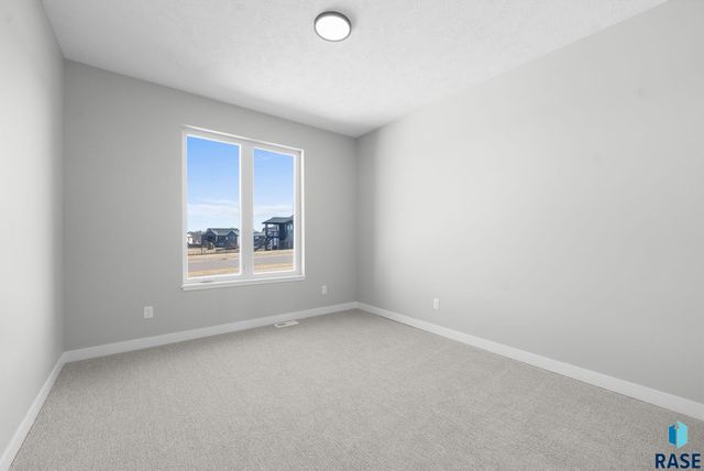 513 N Wildcat Dr Drive, Sioux Falls, SD 57110