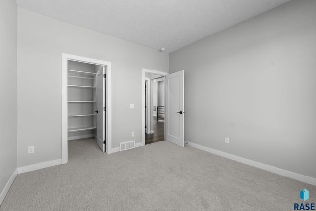 513 N Wildcat Dr Drive, Sioux Falls, SD 57110