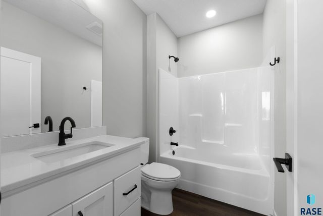 513 N Wildcat Dr Drive, Sioux Falls, SD 57110