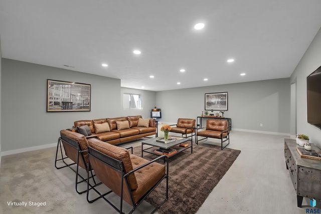 513 N Wildcat Dr Drive, Sioux Falls, SD 57110