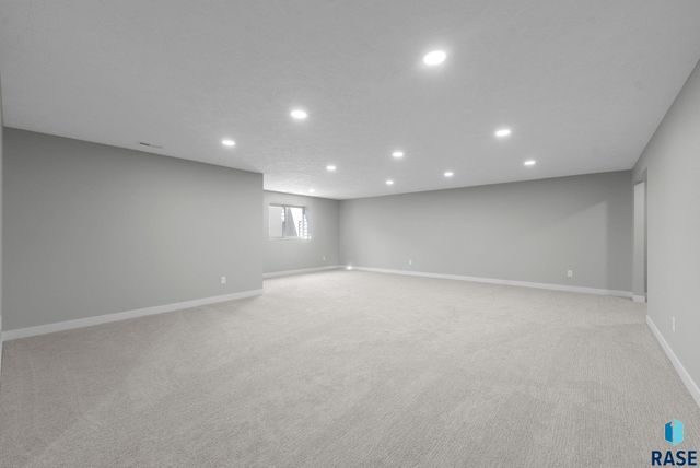 513 N Wildcat Dr Drive, Sioux Falls, SD 57110