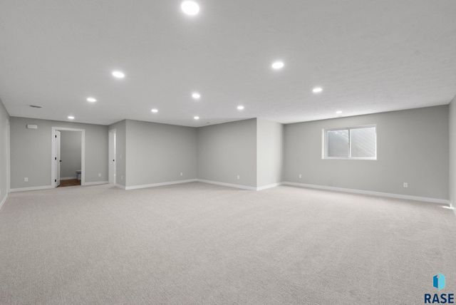 513 N Wildcat Dr Drive, Sioux Falls, SD 57110