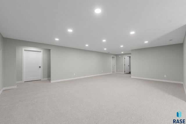 513 N Wildcat Dr Drive, Sioux Falls, SD 57110