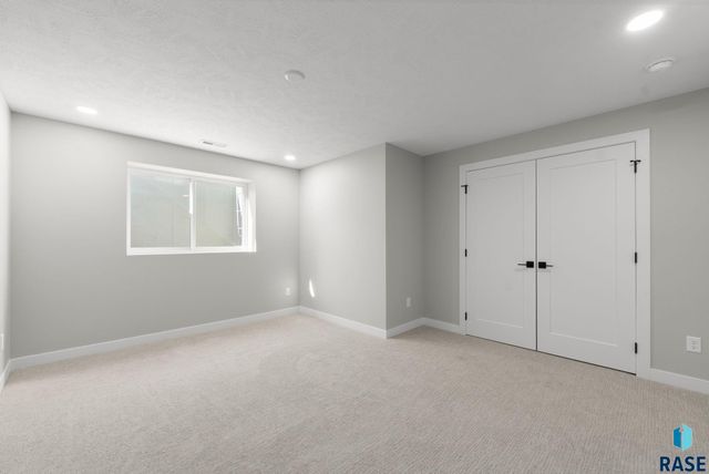 513 N Wildcat Dr Drive, Sioux Falls, SD 57110