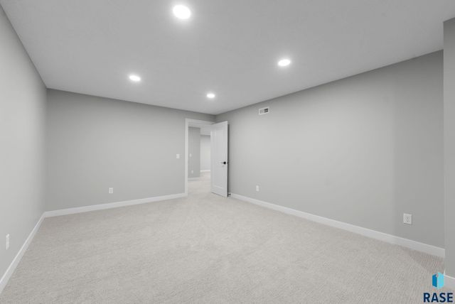 513 N Wildcat Dr Drive, Sioux Falls, SD 57110