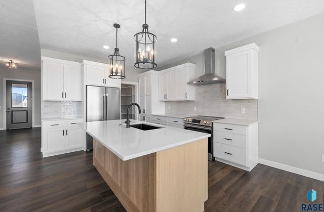 513 N Wildcat Dr Drive, Sioux Falls, SD 57110