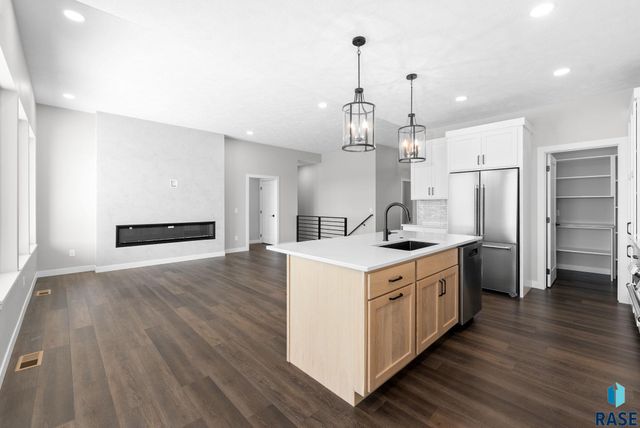 513 N Wildcat Dr Drive, Sioux Falls, SD 57110