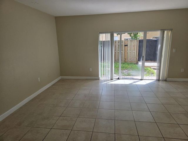 1575 NE 33 Avenue 101, Homestead, FL 33033