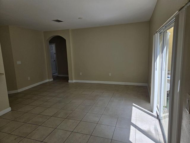 1575 NE 33 Avenue 101, Homestead, FL 33033