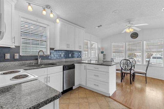 300 SKY CREST LOOP, Davenport, FL 33837