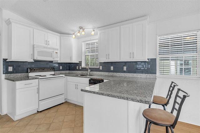 300 SKY CREST LOOP, Davenport, FL 33837
