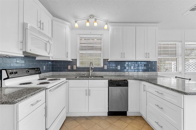 300 SKY CREST LOOP, Davenport, FL 33837
