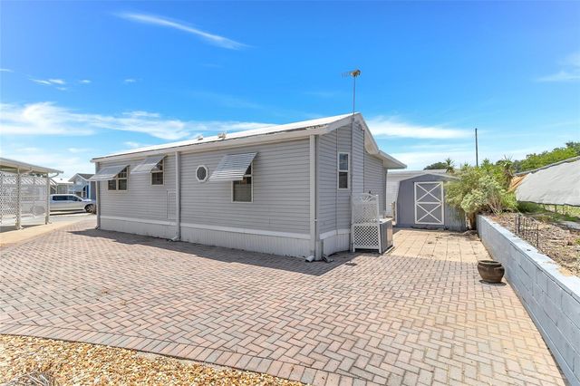 300 SKY CREST LOOP, Davenport, FL 33837