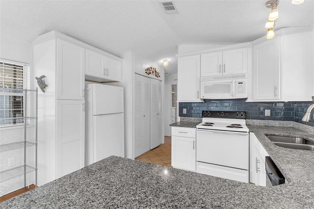 300 SKY CREST LOOP, Davenport, FL 33837