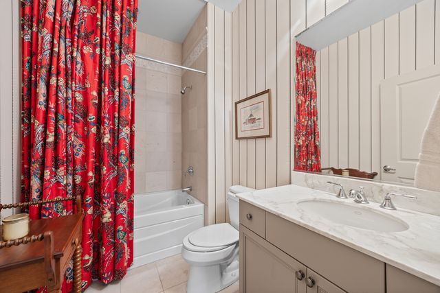 30 W Erie Street 1002, Chicago, IL 60654