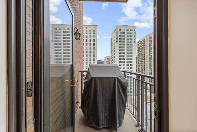 30 W Erie Street 1002, Chicago, IL 60654