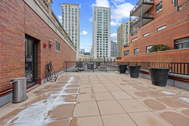 30 W Erie Street 1002, Chicago, IL 60654
