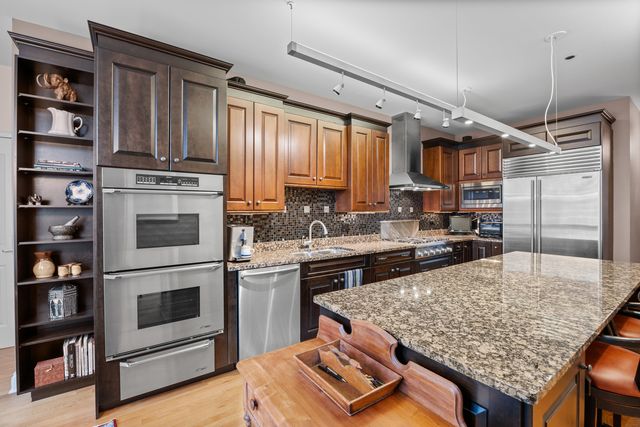 30 W Erie Street 1002, Chicago, IL 60654