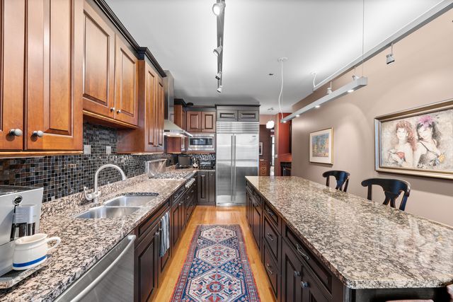 30 W Erie Street 1002, Chicago, IL 60654