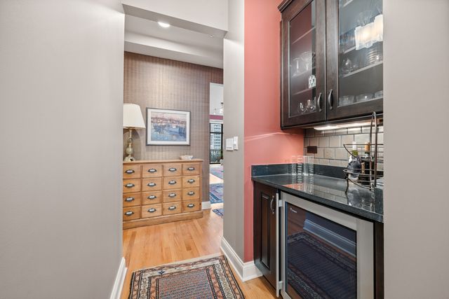 30 W Erie Street 1002, Chicago, IL 60654