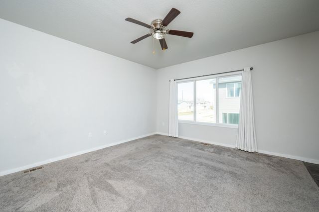 15155 Bellflower Lane, Urbandale, IA 50323