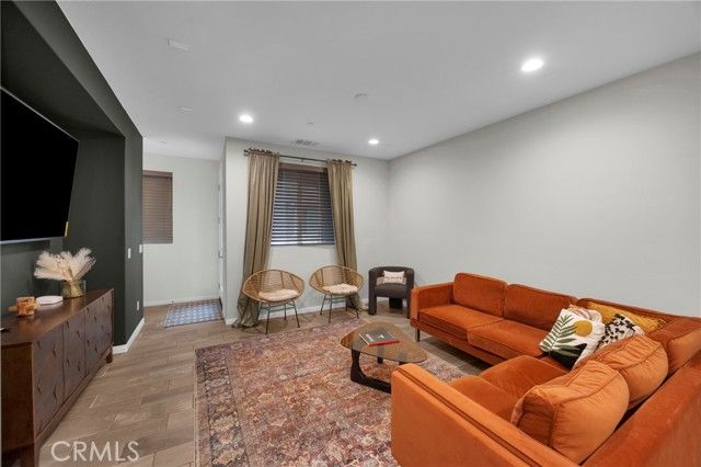 14865 W Maple Ter, Panorama City (los Angeles), CA 91402