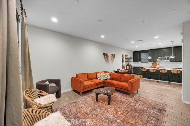 14865 W Maple Ter, Panorama City (los Angeles), CA 91402