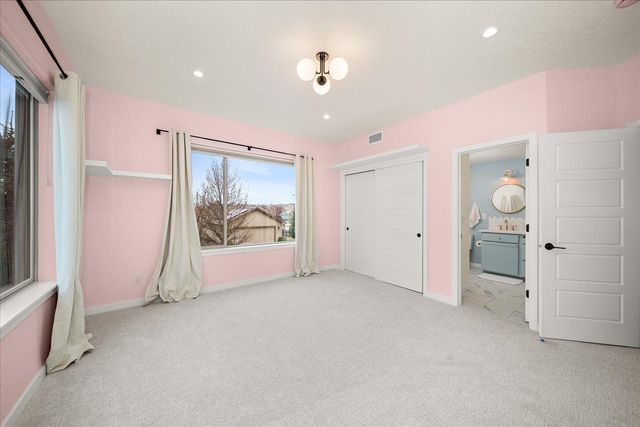 2023 W Summit Pkwy Ave, Spokane, WA 99201