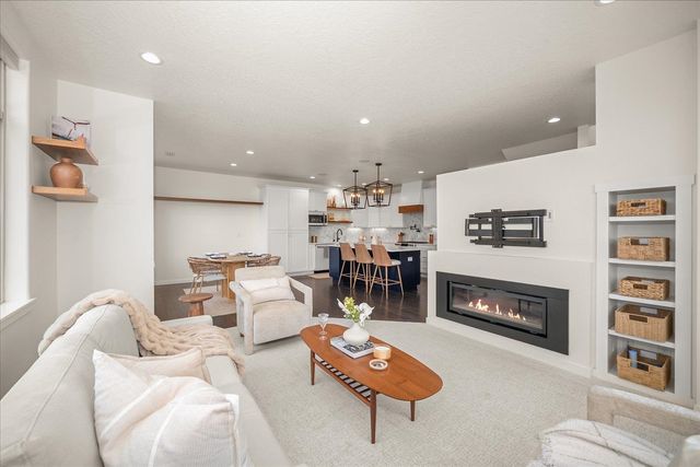 2023 W Summit Pkwy Ave, Spokane, WA 99201