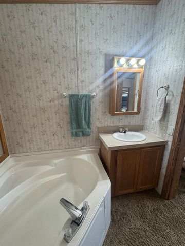 1601 State Highway B B, Crane, MO 65633