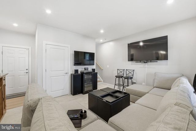18359 MOSS GARDEN RD, Dumfries, VA 22026